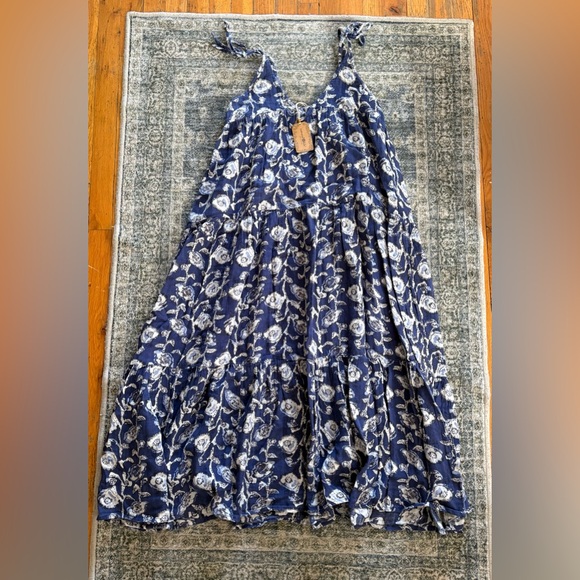 NATURAL LIFE Dresses & Skirts - NATURAL LIFE Navy Blue and White Floral Maxi Dress